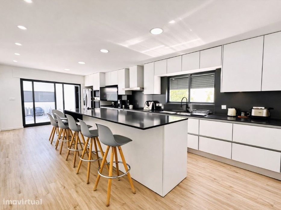 Moradia T6 com Piscina no Fanqueiro