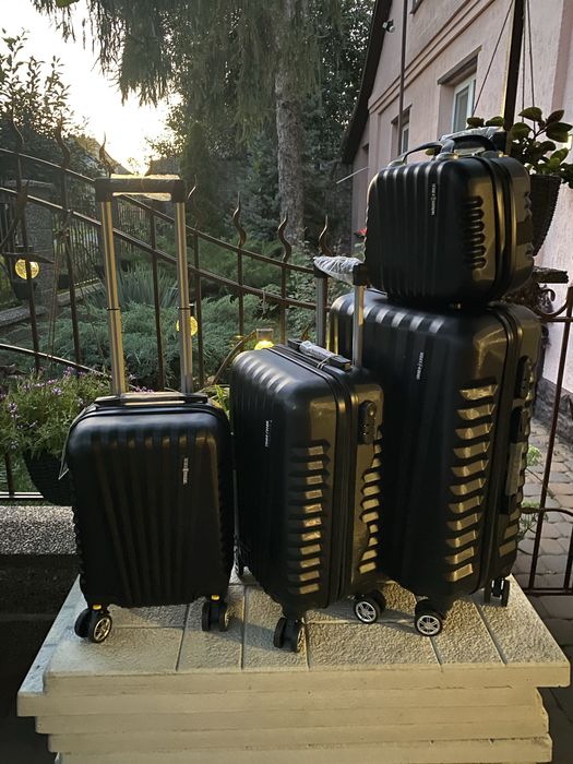 Чемодан .Валіза  Three Birds. Великий асортимент валіз та сумок .