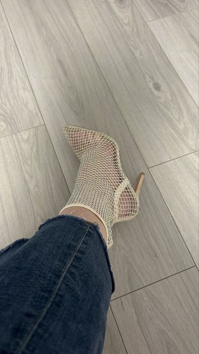 Туфлі на підборах зі стразами