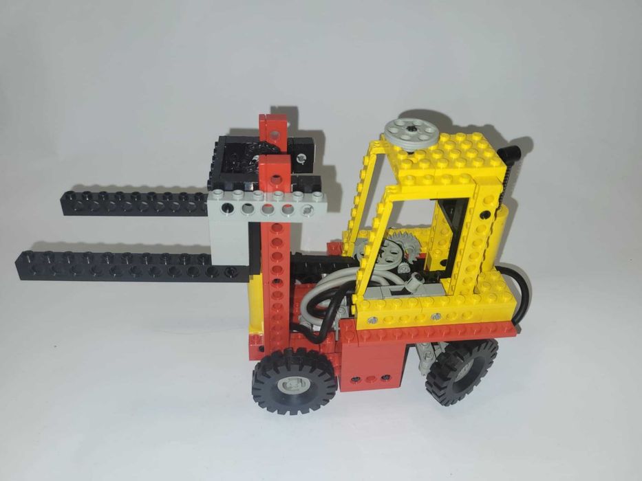 Lego Technic Pneumatic Fork-Lift Truck/Wózek widłowy 8843