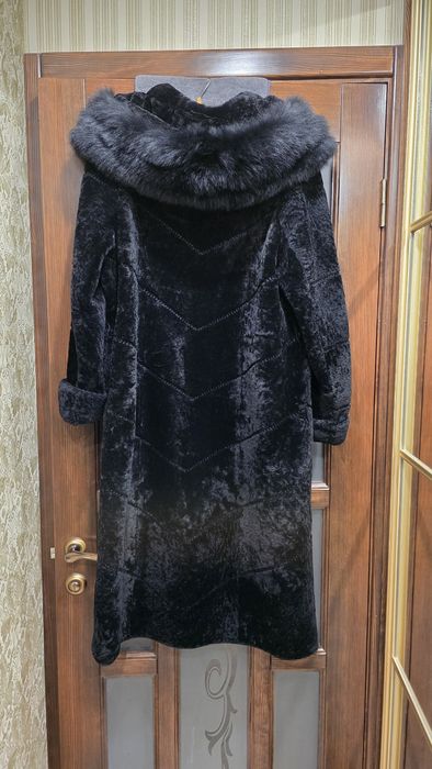 Жіноча шуба з мутону.