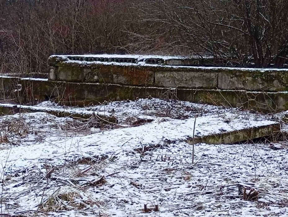 Продаю незавершене пром. буд-тво, Свалява , зем.  150 соток,  по 665$.