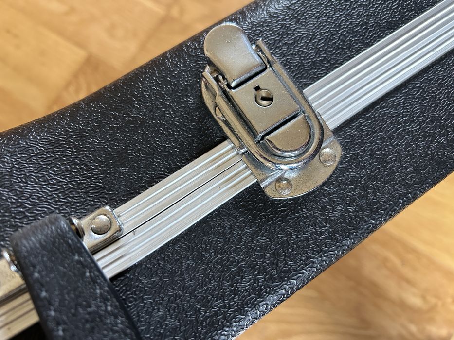 Estojo rigido para guitarra Stratocaster