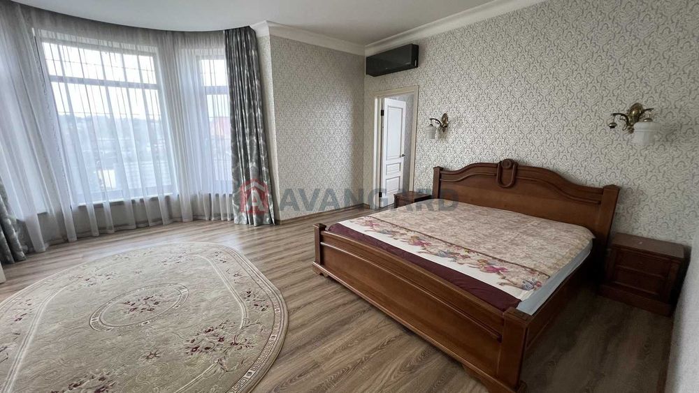 Продам современный дом возле леса и реки, в Обуховке