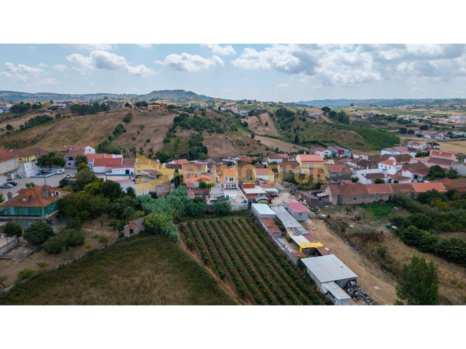 Moradia T3 Nova na Pocariça, Em Fase Final de Construção