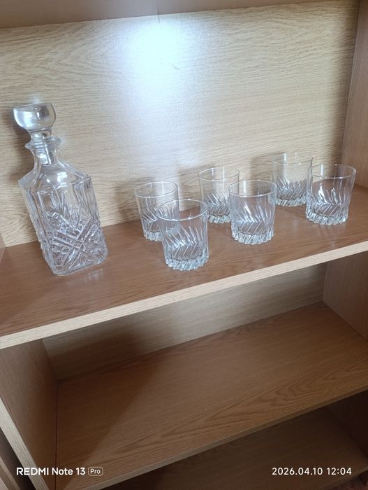 Conjunto garrafa  de cristal com tampa e seis copos