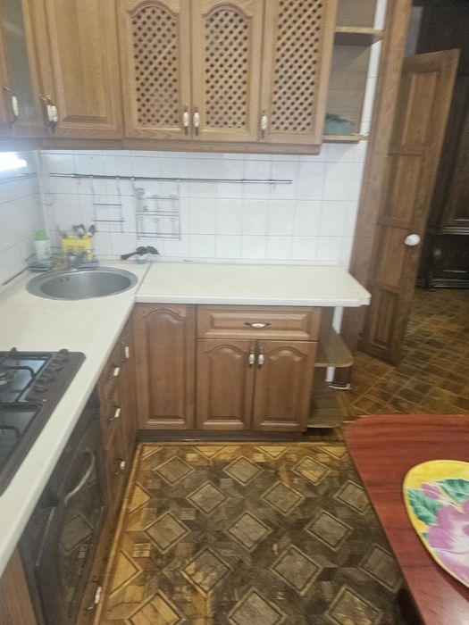 СДАМ ПОСУТОЧНО2к.в центре в парке Бабаева