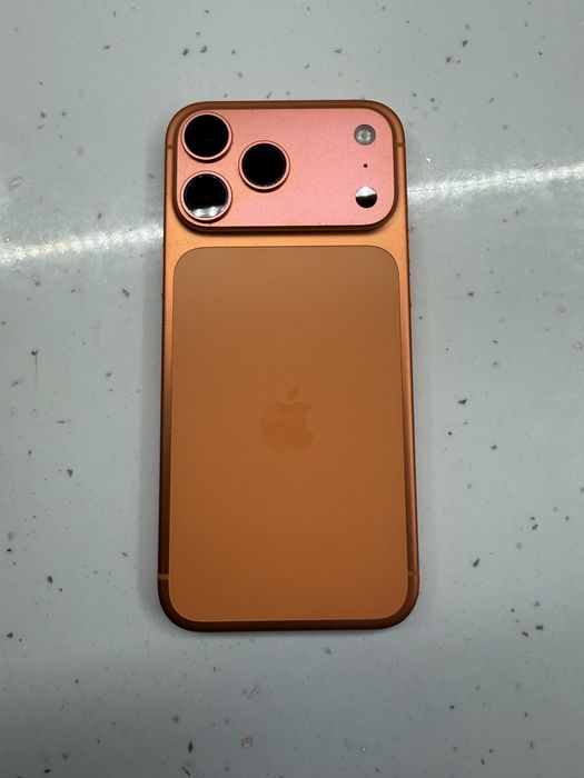 Iphone 17 pro  laranja