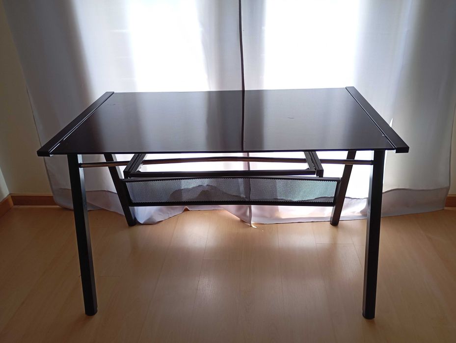Secretária / Mesa de Escritório e Gaming Preta com Tampo de Vidro