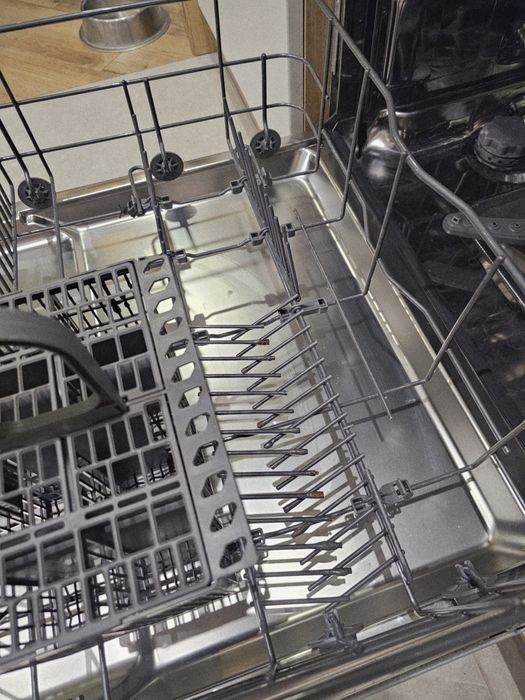 Посудомийна машина WHIRLPOOL