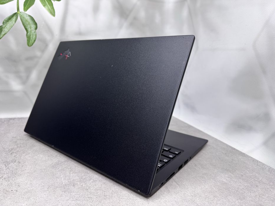 Lenovo ThinkPad X1 Carbon Gen 8/i7-10610U/16/NVMe 256M2/IPS