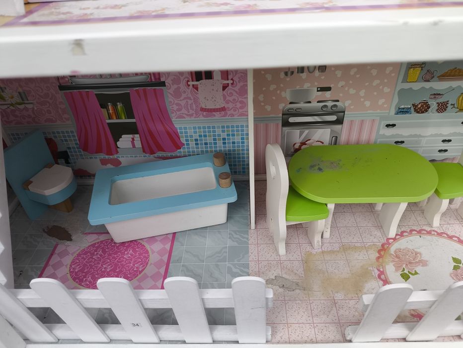 Duży domek dla lalek