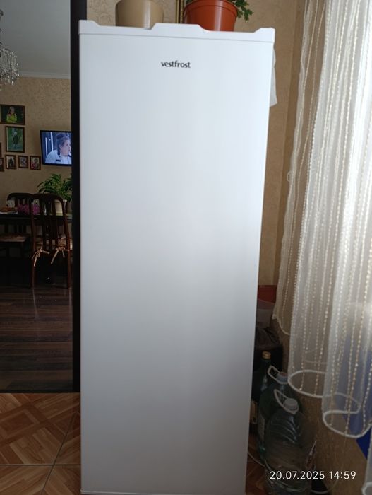 Продаю морозильная камера на 182 литра