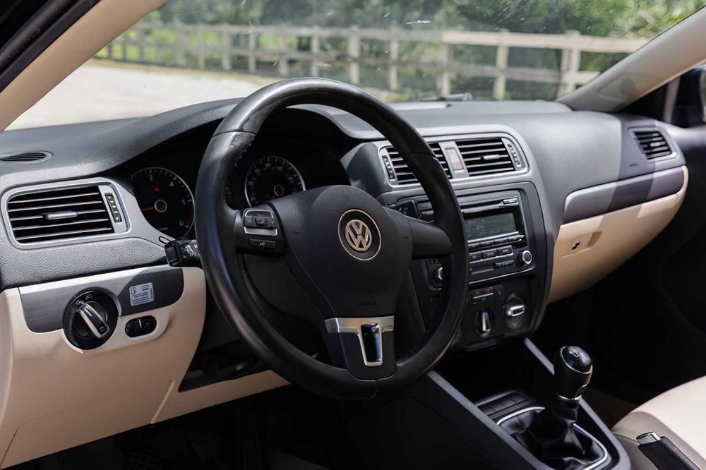 Volkswagen Jetta      2013