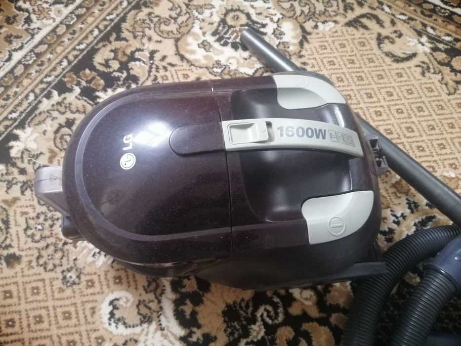 Продам пилосос LG