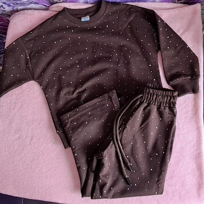 Костюм для дівчинки в камінчики