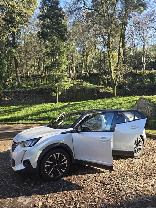 Peugeot e-2008 GT Pack Elétrico – Teto Panorâmico de Abrir