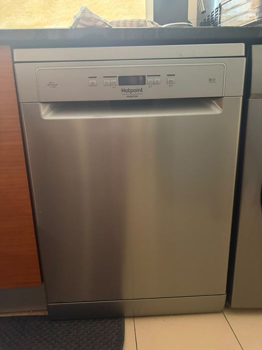Máquina de Lavar Loiça Hotpoint Ariston