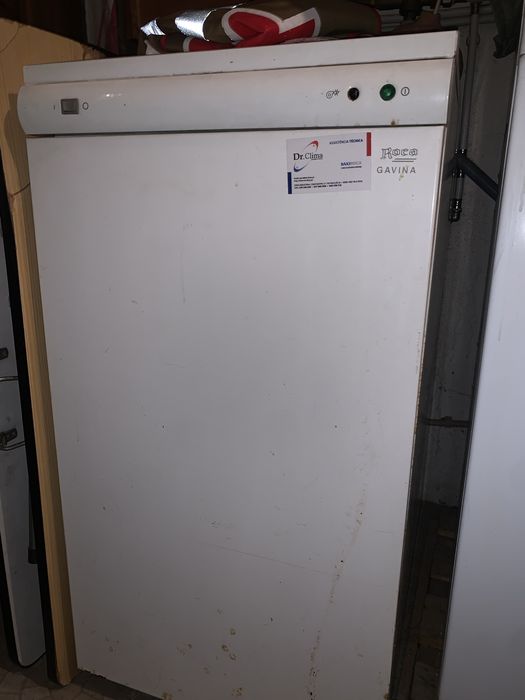 Caldeira de aquecimento em ótimo estado de funcionamento e conservação