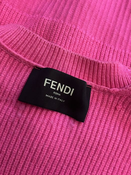 Розовый молодежный свитер Fendi