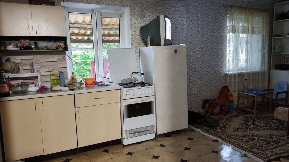 Дачна ділянка з будинком