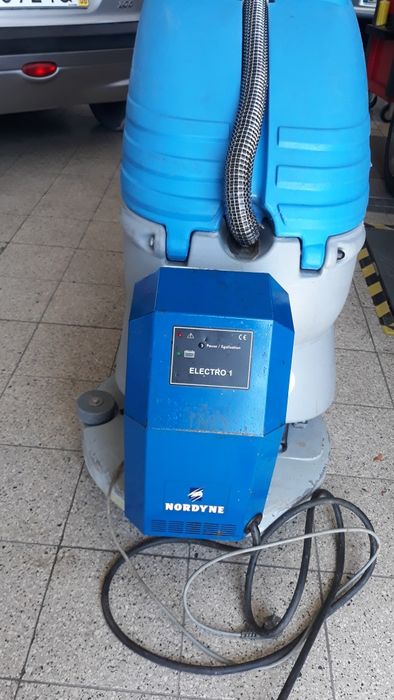 Máquina de lavar chão e aspirar