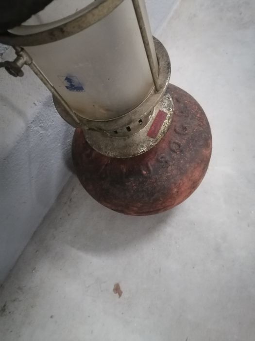 Candeeiro Antigo a Gás para Campismo