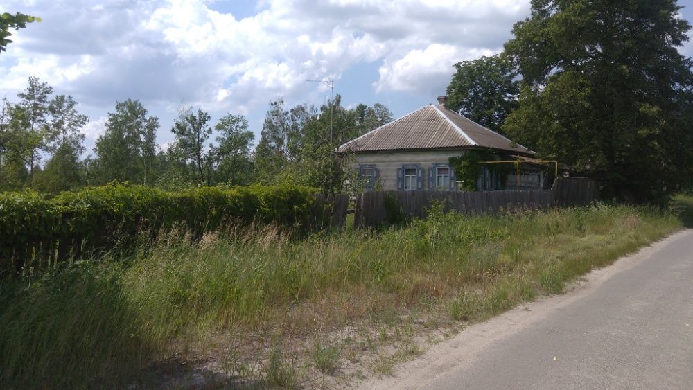 Продам будинок в центрі села Жукин, 35 км від Києва