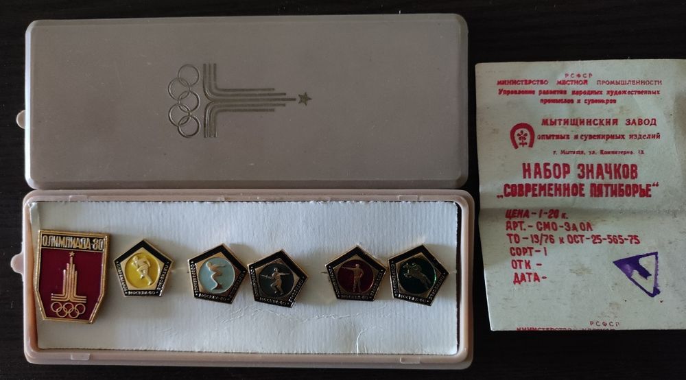 Caixa com conjunto de pins/emblemas Jogos Olímpicos