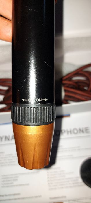 Микрофон вокальный.