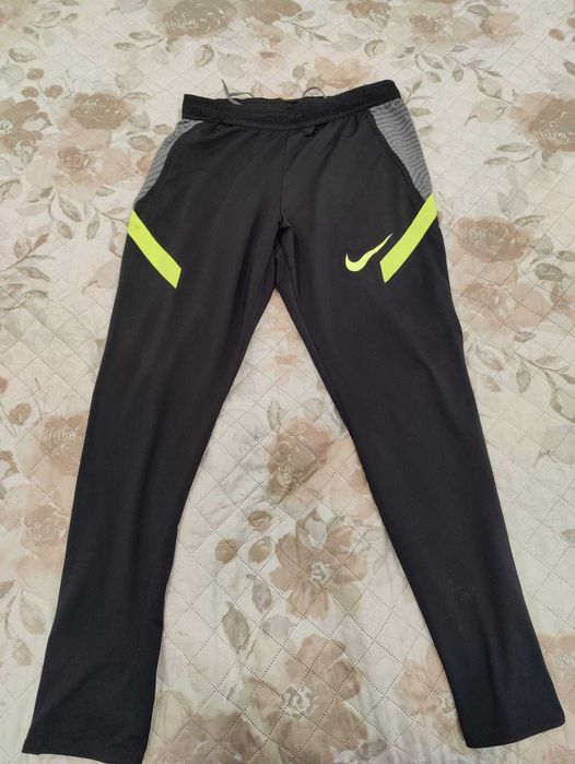 Calças de treino Nike tam. L em excelente estado