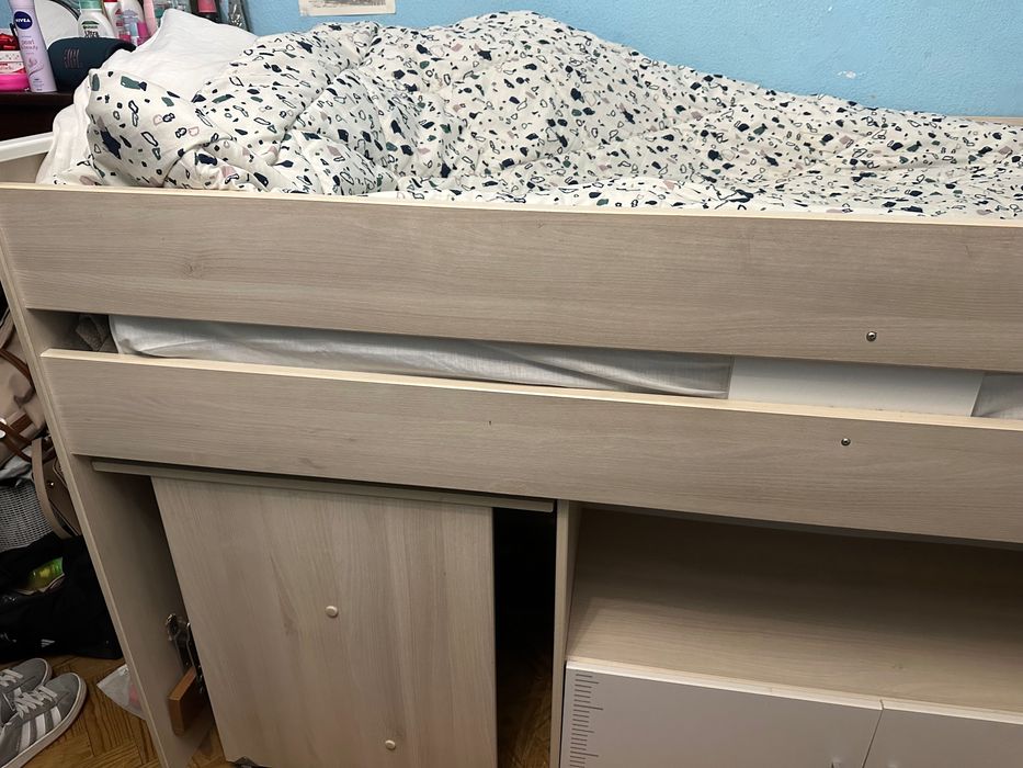 Cama de solteiro alta