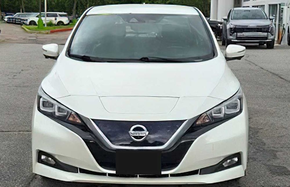 Nissan LEAF SV      2018