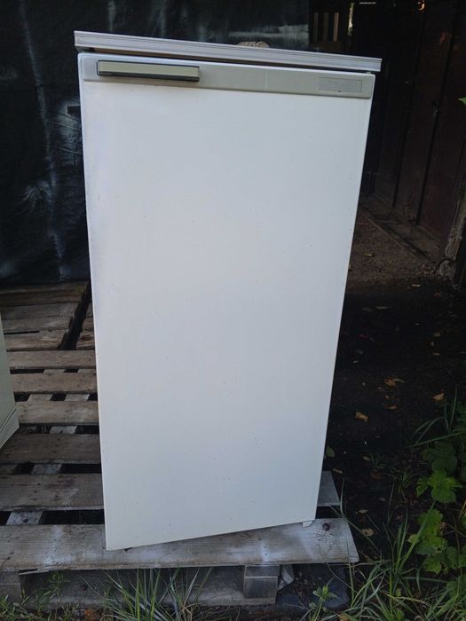 продам  2 х камерный   холодильник .Zanussi