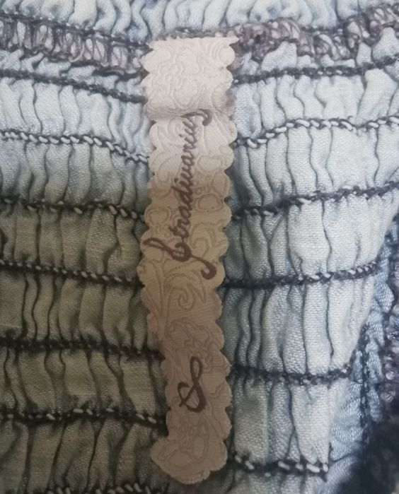 Sukienka na ramiączkach Stradivarius r. S.
Na dole gumka, forma bombki