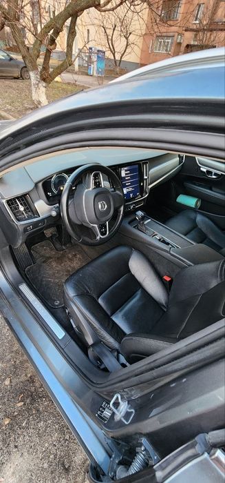 Volvo v90 2017 2.0b СРОЧНО !!!