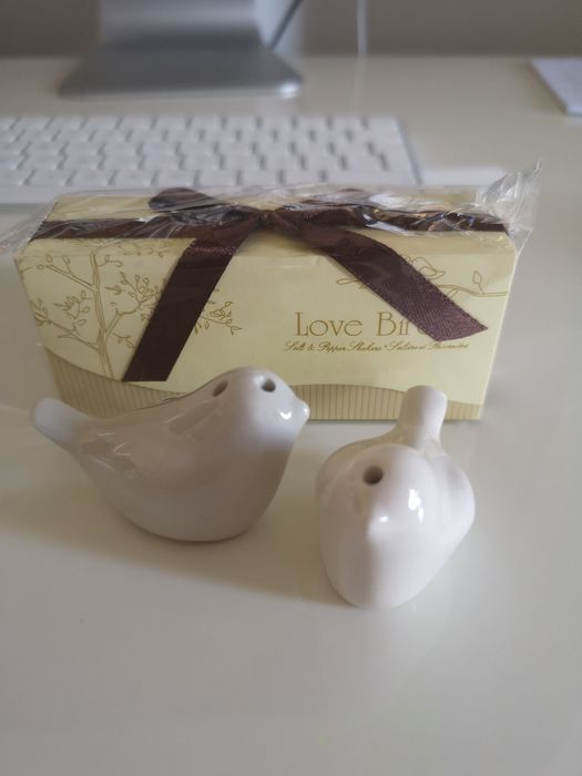 Lembrança de festa saleiro e pimenteiro