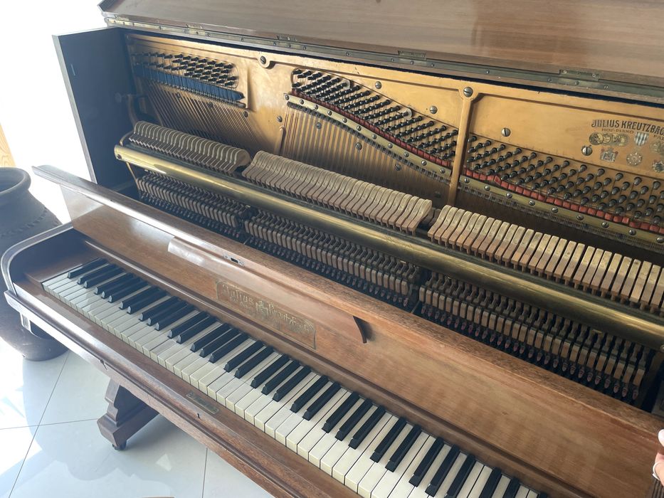 Piano vertical Julius Kreutzbach