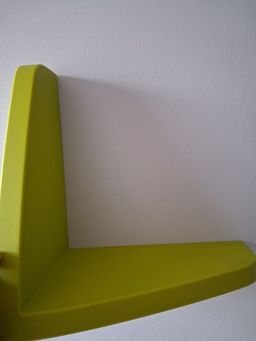 Conjunto de 3 prateleira em V (2 verdes e 1 vermelha)
