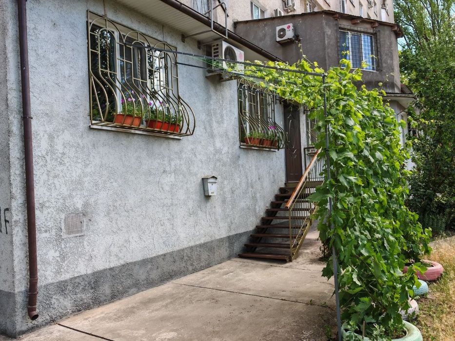 Продам 2 к квартиру с пристройкой и большим подвалом