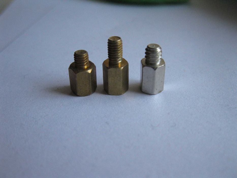 Стойки винтовые для крепления материнских плат компьютерные разные вид