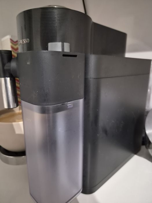 Nespresso Vertuo Lattissima DeLonghi