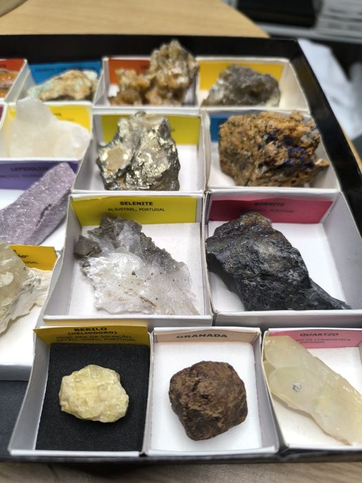 Conjunto de 17 minerais