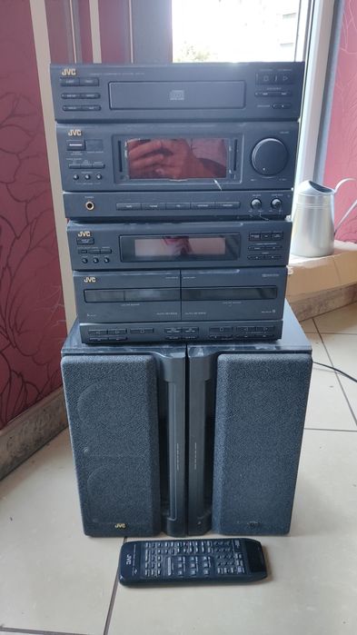 Wieża stereo JVC z głośnikami