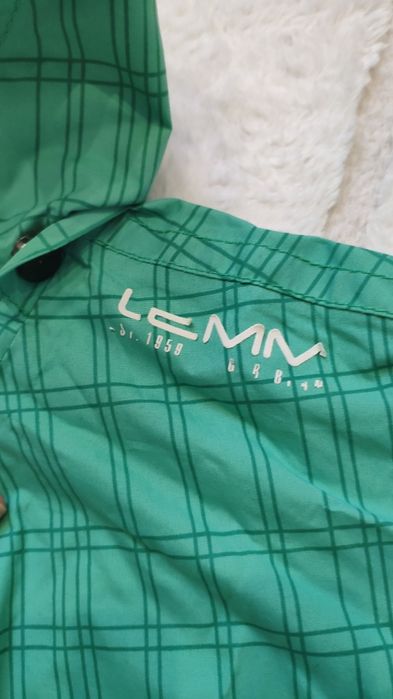 Куртка вітровка на хлопця розмір 140