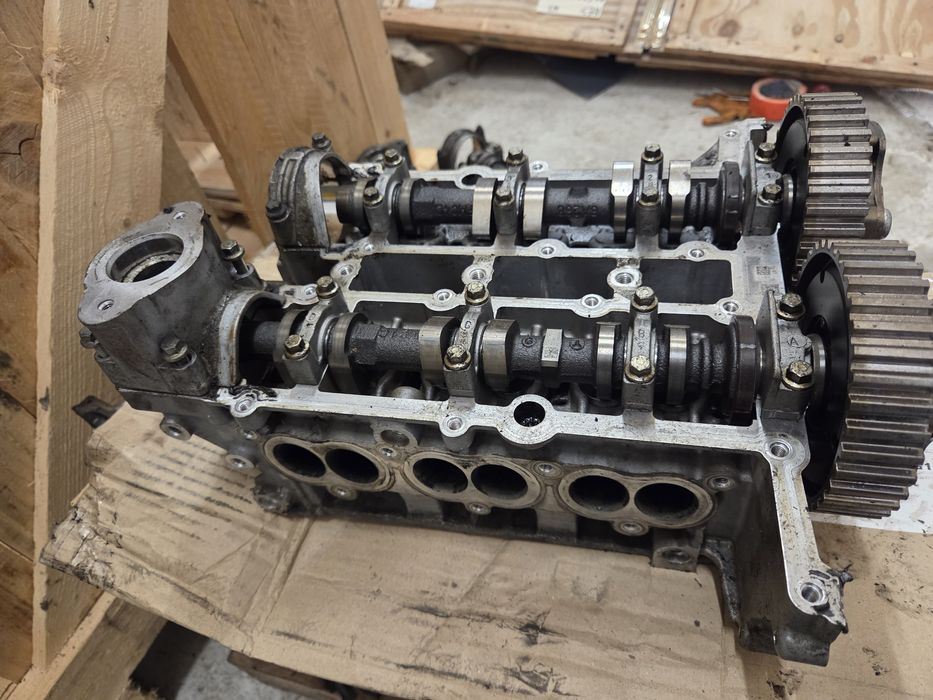 Głowica silnika 1.0ECO BOOST M1DA SFJA pbcm5g 6090