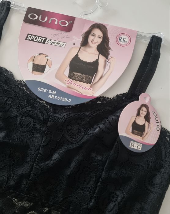 Bralettes de renda branco/preto e saiote preto. 4€ cada