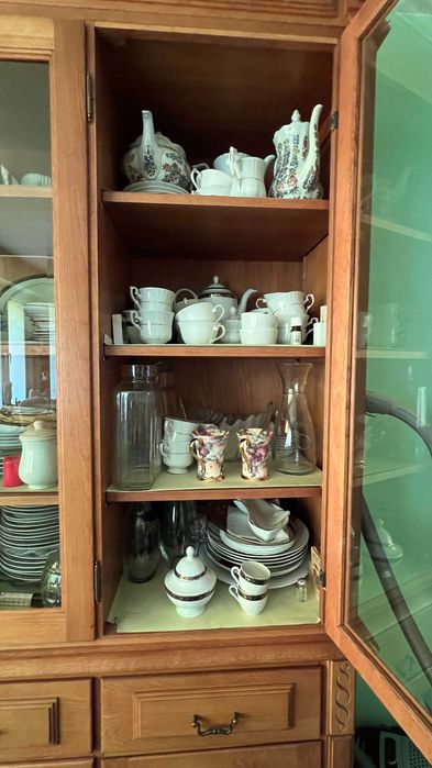 Dębowa witryna wysoka, 3 drzwiowa + komoda z 6 szufladami