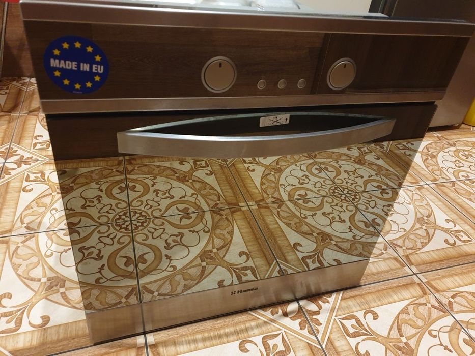 Продам встраиваемый электрический духовой шкаф Hansa BOEI64030077