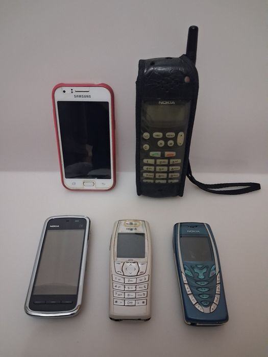 5 Antigos Telemóveis de Colecção